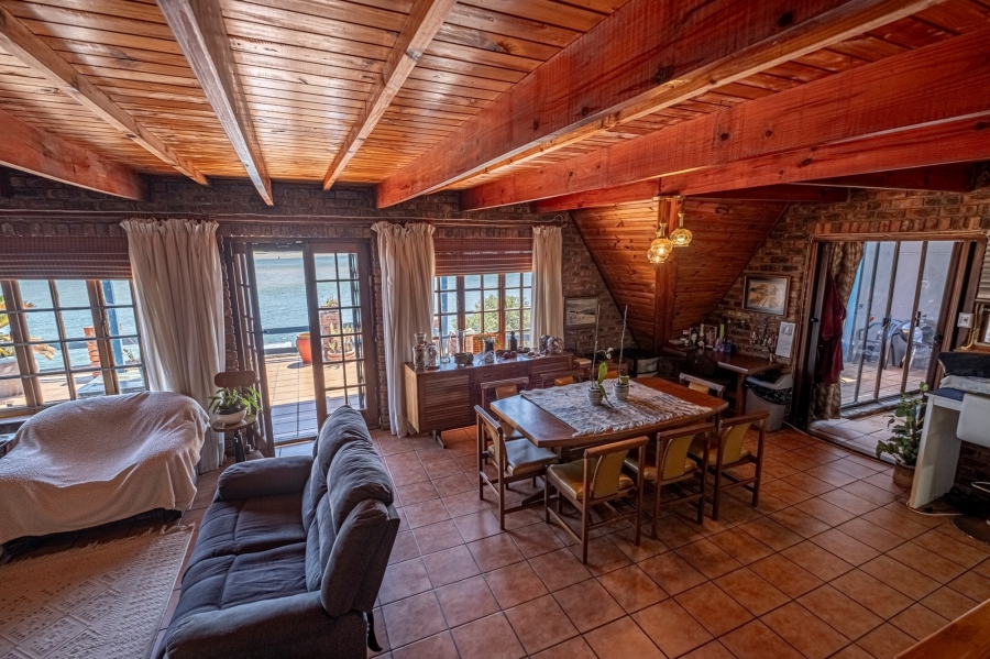 To Let 4 Bedroom Property for Rent in Amsterdamhoek Eastern Cape